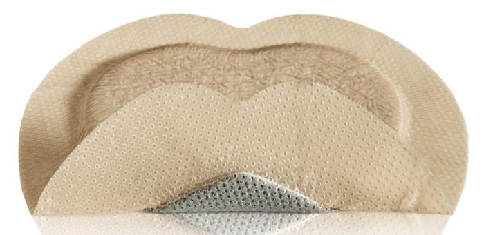 MEDICAZIONE IN SCHIUMA DI POLIURETANO MEPILEX BORDER AG CONFORMATA PER SACRO CON ARGENTO ASSORBENTE ANTIMICROBICA BORDO INTEGRATO STRATO DI CONTATTO IN SILICONE MORBIDO 23X23 CM 5