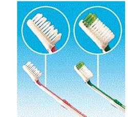 [909894913] IODOSAN SPAZZOLA ANATOMICA ONDA